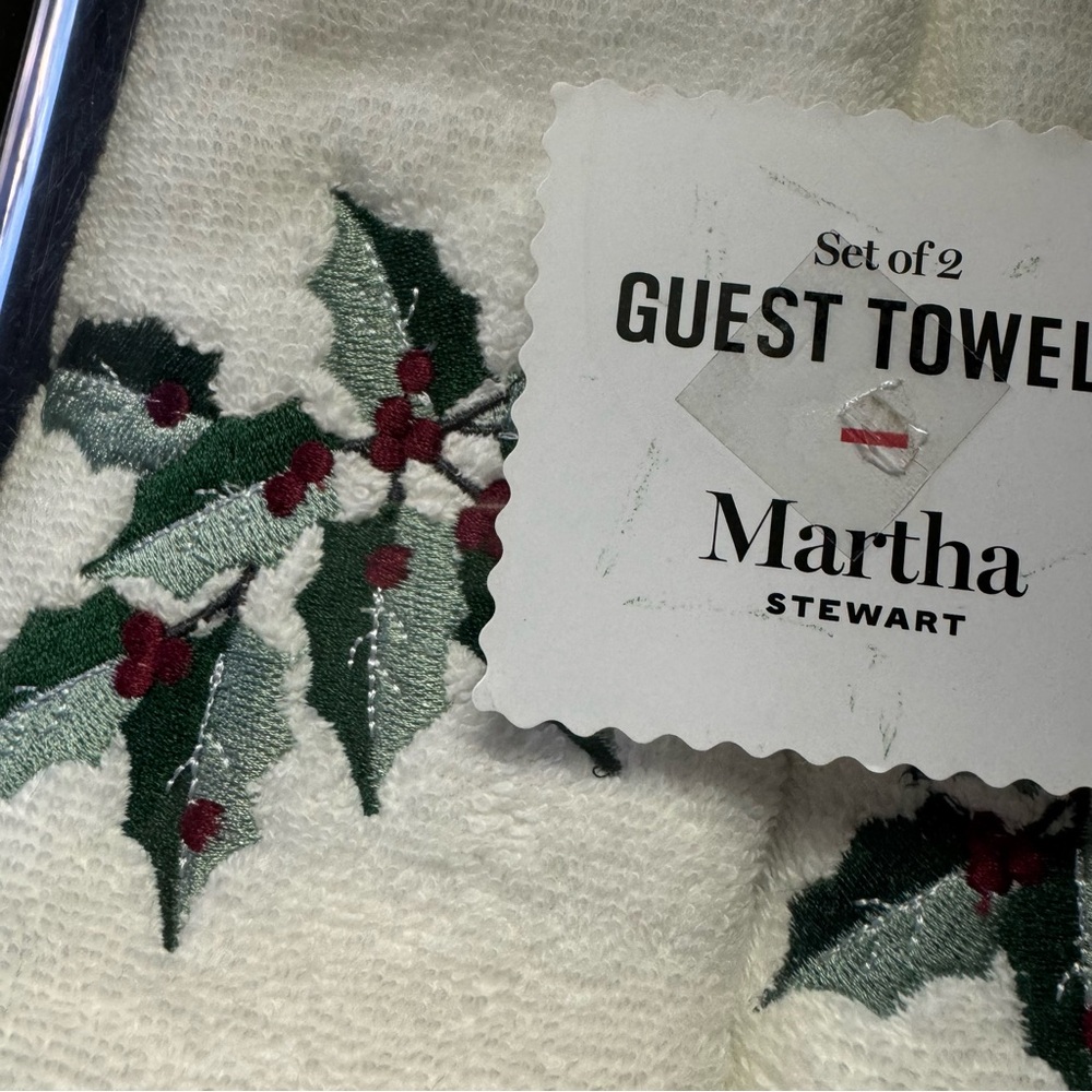 Martha Stewart Set of 2 Christmas Guest Towels - Picture 2 of 4